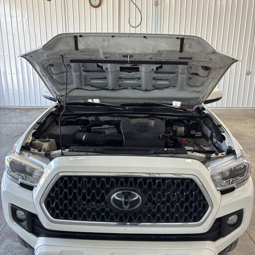 2019 Toyota Tacoma TRD Sport White at Bob King Buick GMC