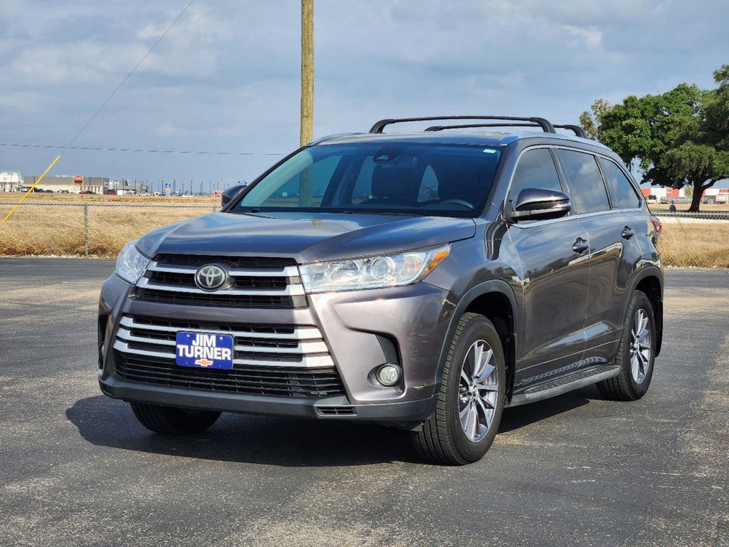 2017 Toyota Highlander XLE 3