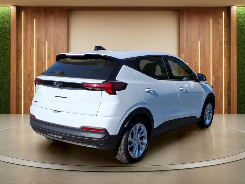 ChevroletBolt EV32