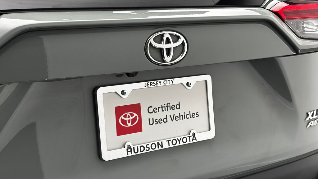 Thumbnail: 2020 Toyota RAV4 - 8
