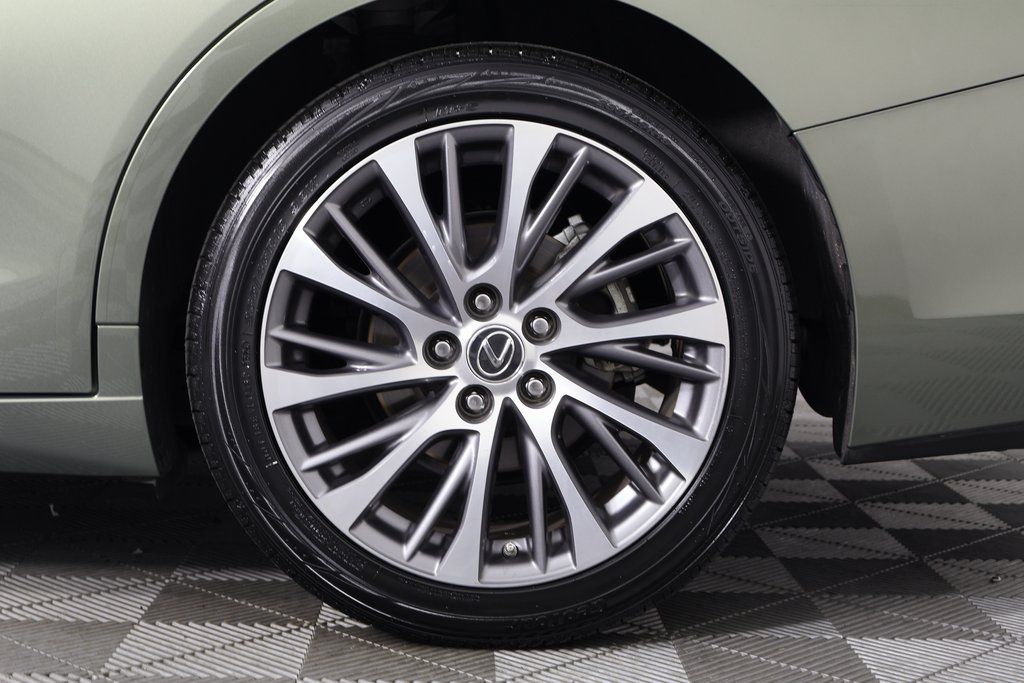 Thumbnail: 2019 Lexus ES - 16