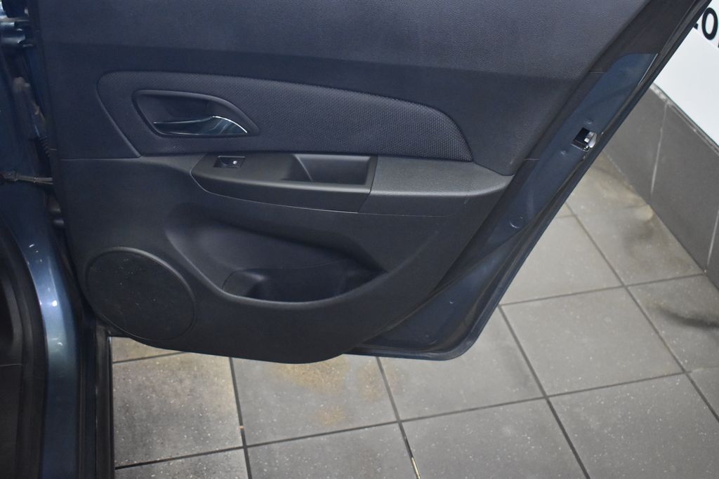 2012 Chevrolet Cruze LT 29