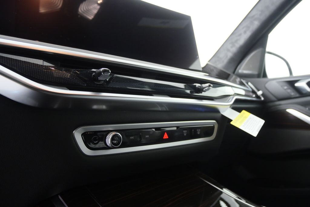 Thumbnail: 2026 BMW X7 - 22