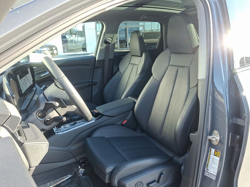 Thumbnail: 2025 Audi Q6 e-tron - 13