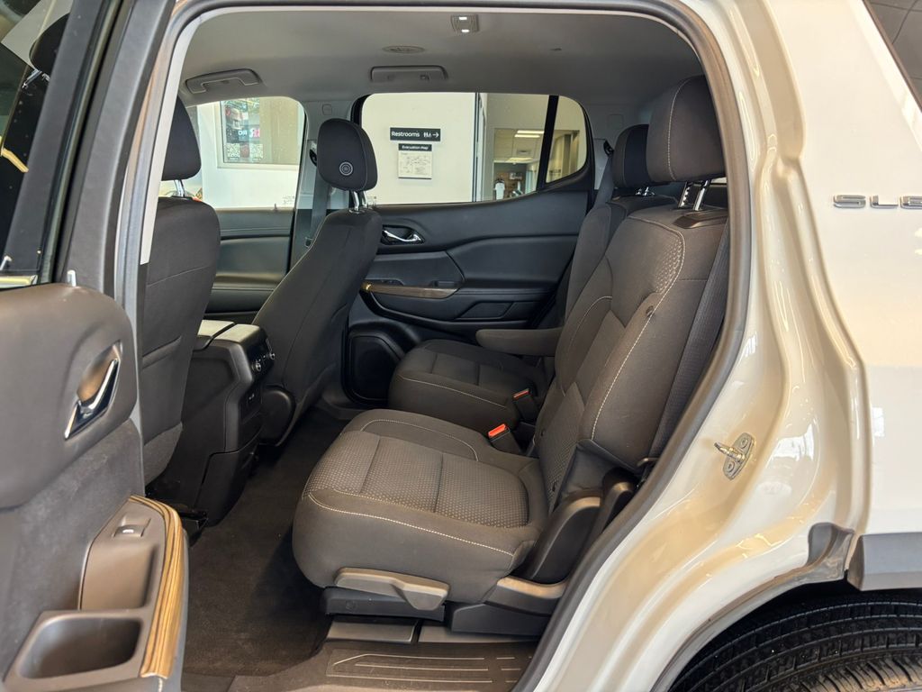 2022 GMC Acadia SLE