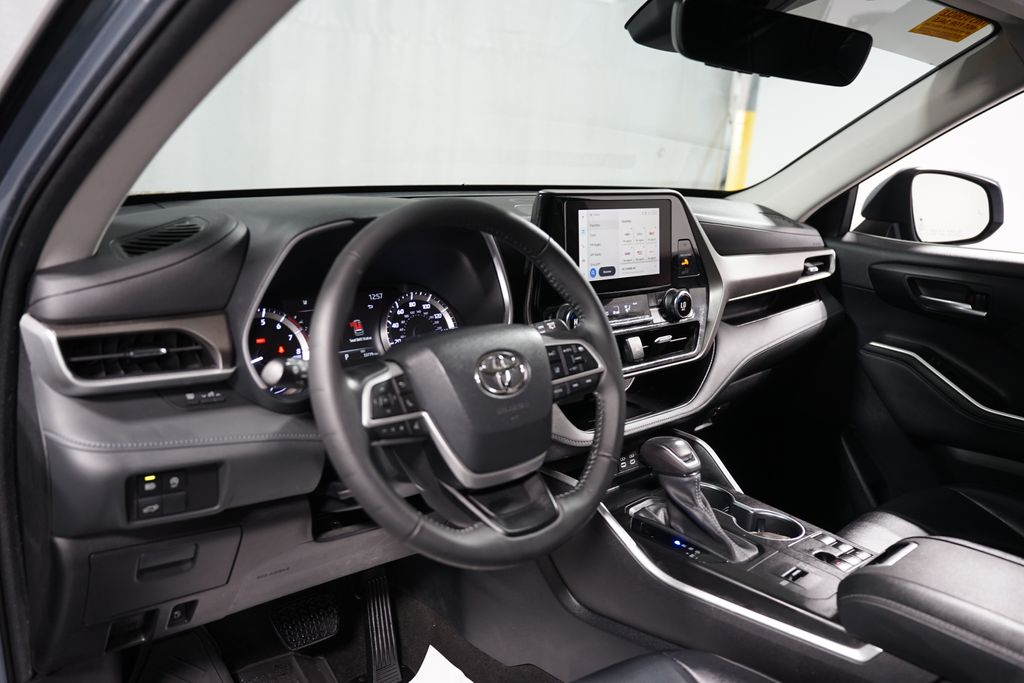 2023 Toyota Highlander XLE 11