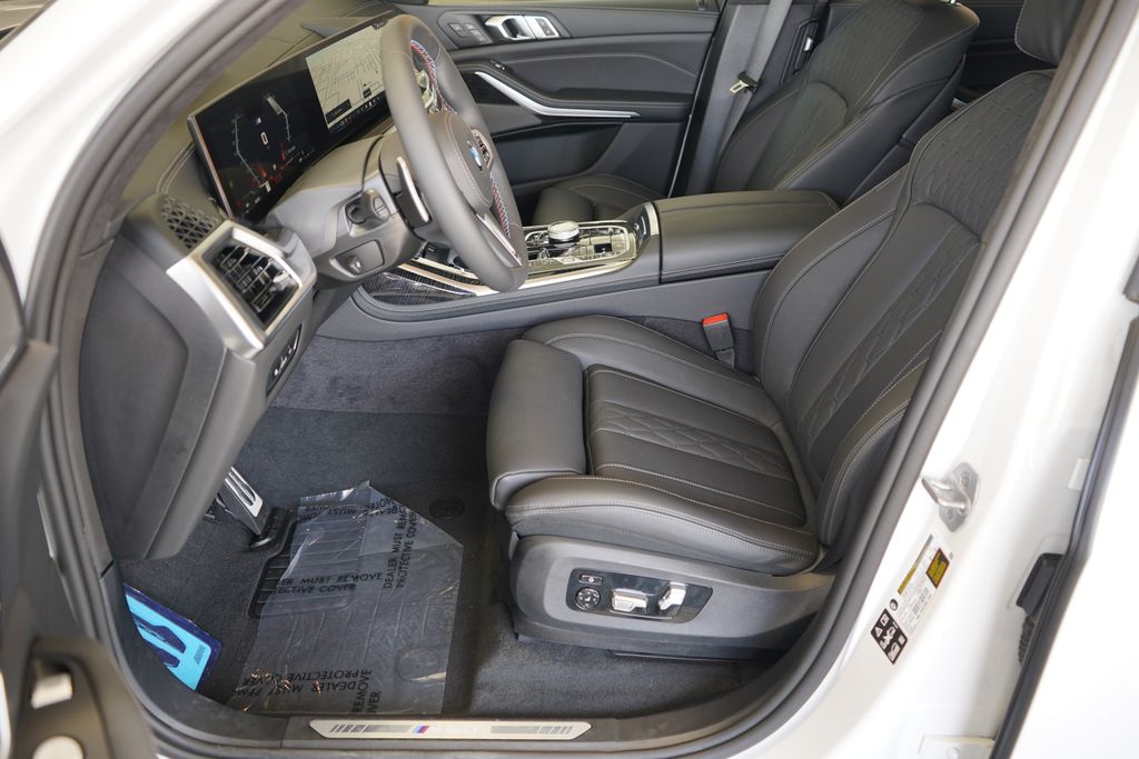Thumbnail: 2025 BMW X7 - 12