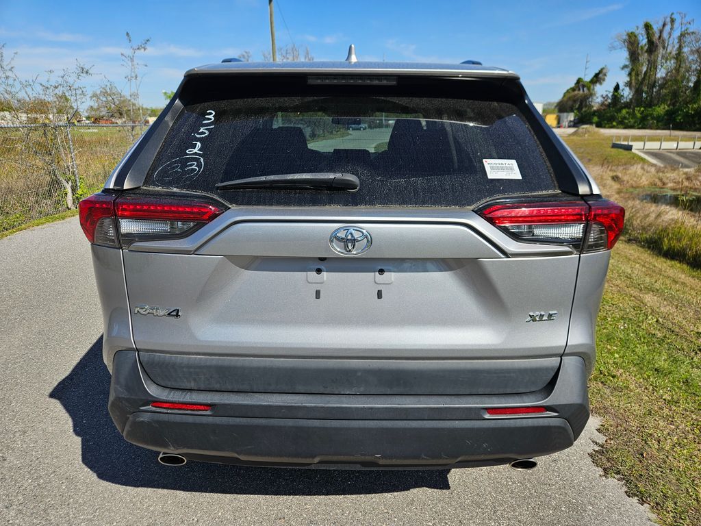 2021 Toyota RAV4 XLE 4