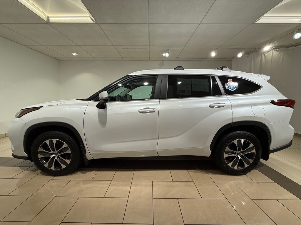 Thumbnail: 2023 Toyota Highlander - 2