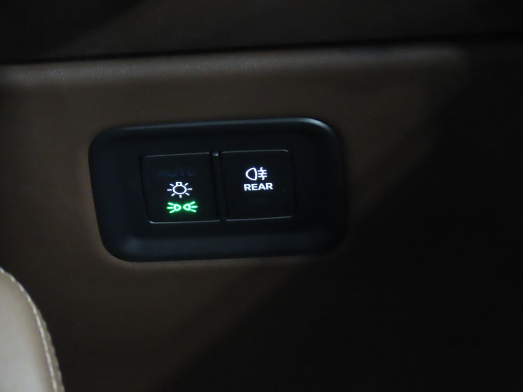 Thumbnail: 2024 Porsche Macan - 25