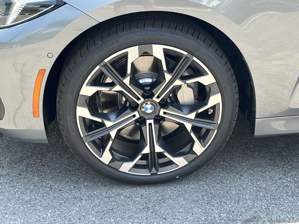 Thumbnail: 2026 BMW 4 Series - 10