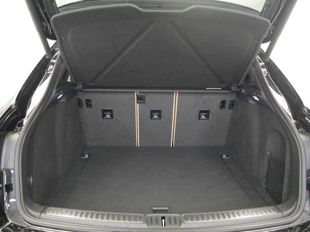 Thumbnail: 2026 Porsche Macan - 24