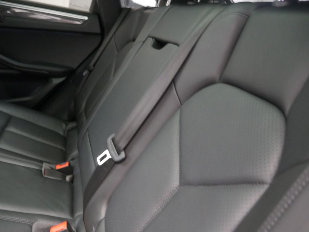 Thumbnail: 2023 Porsche Macan - 24