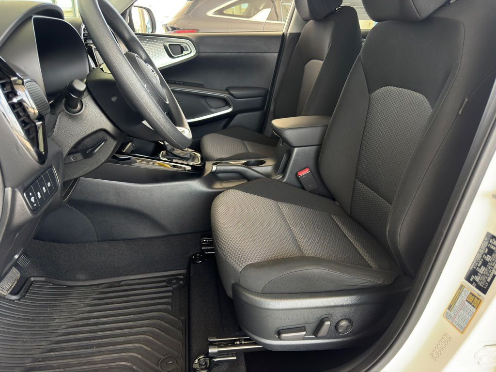 2023 Kia Soul S White at Community Kia
