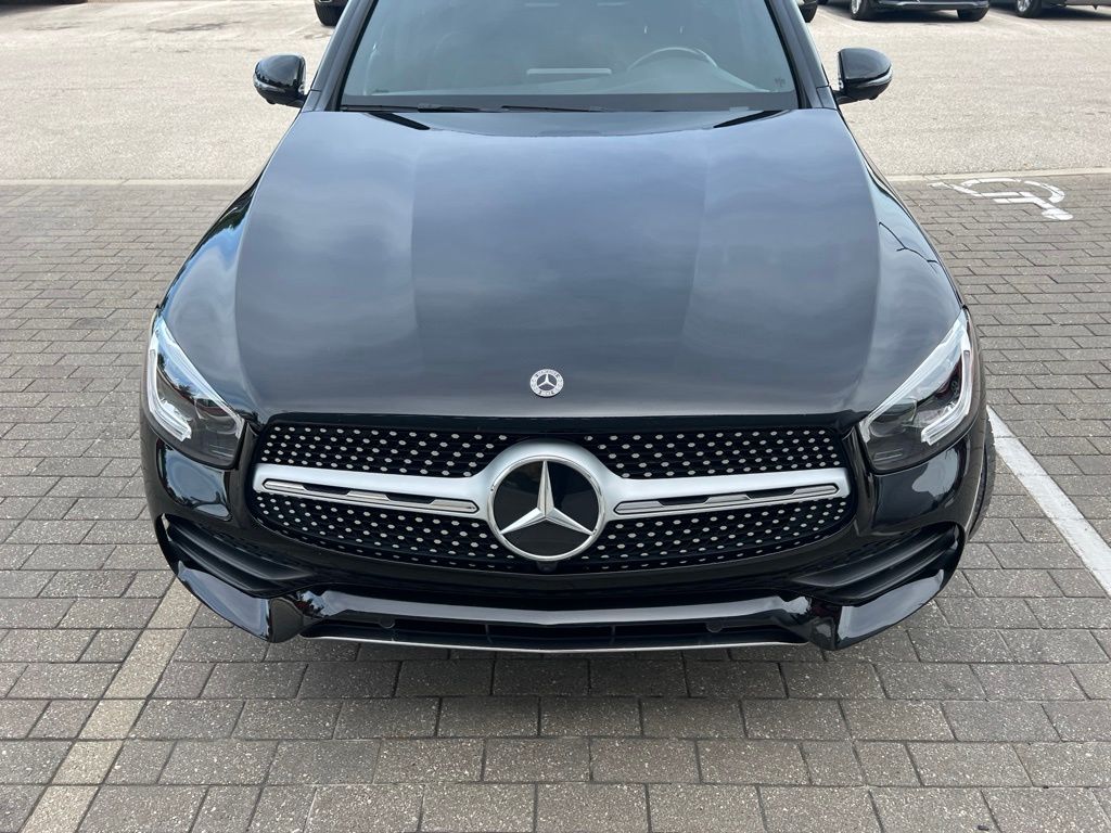 Used 2022 Black Mercedes-Benz GLC 300 image 2