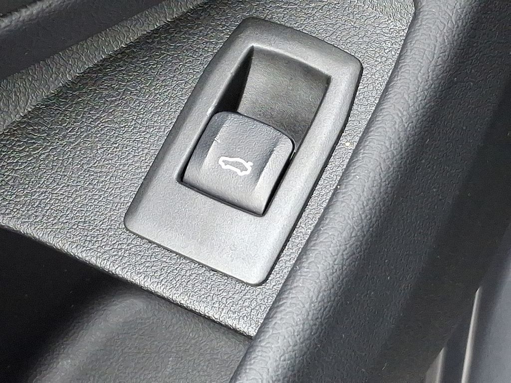 Thumbnail: 2025 BMW 3 Series - 27