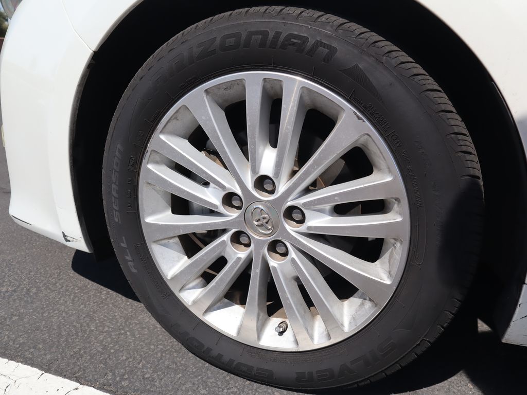 2014 Toyota Avalon XLE 15