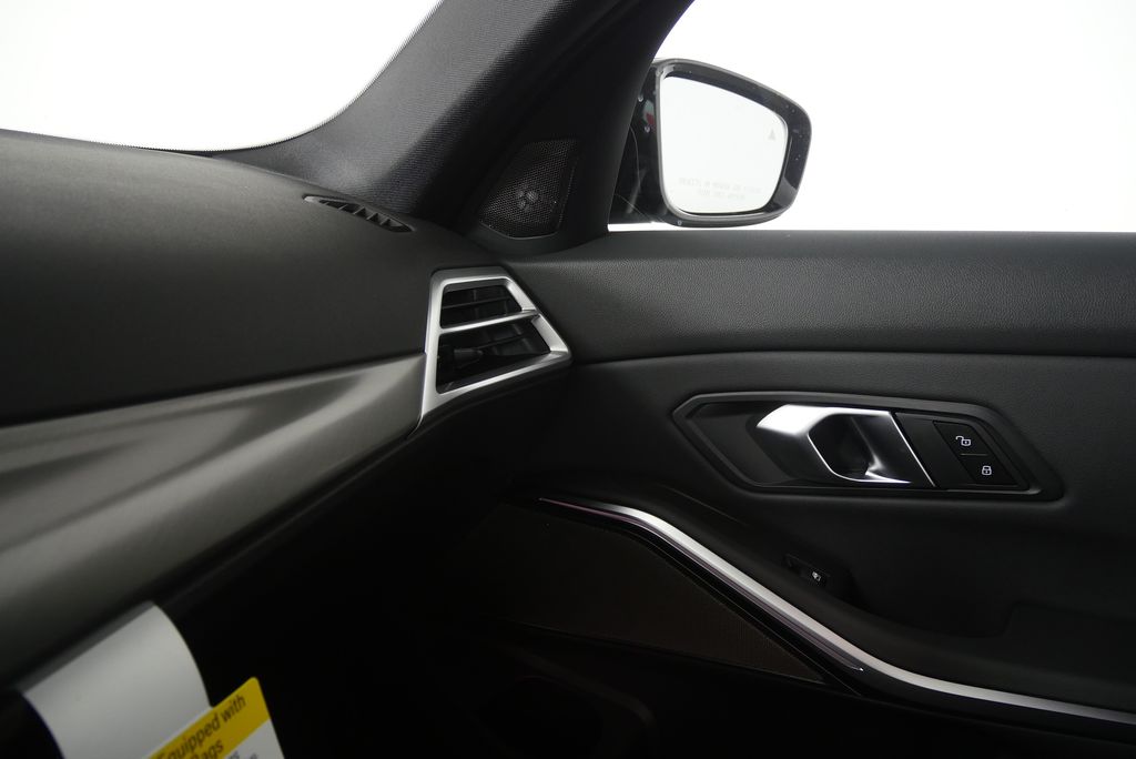 Thumbnail: 2026 BMW 3 Series - 26