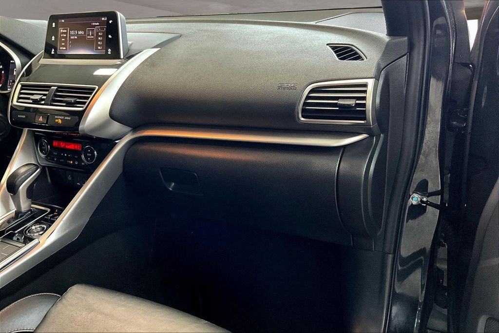 Used 2020 Black Mitsubishi SE image 18