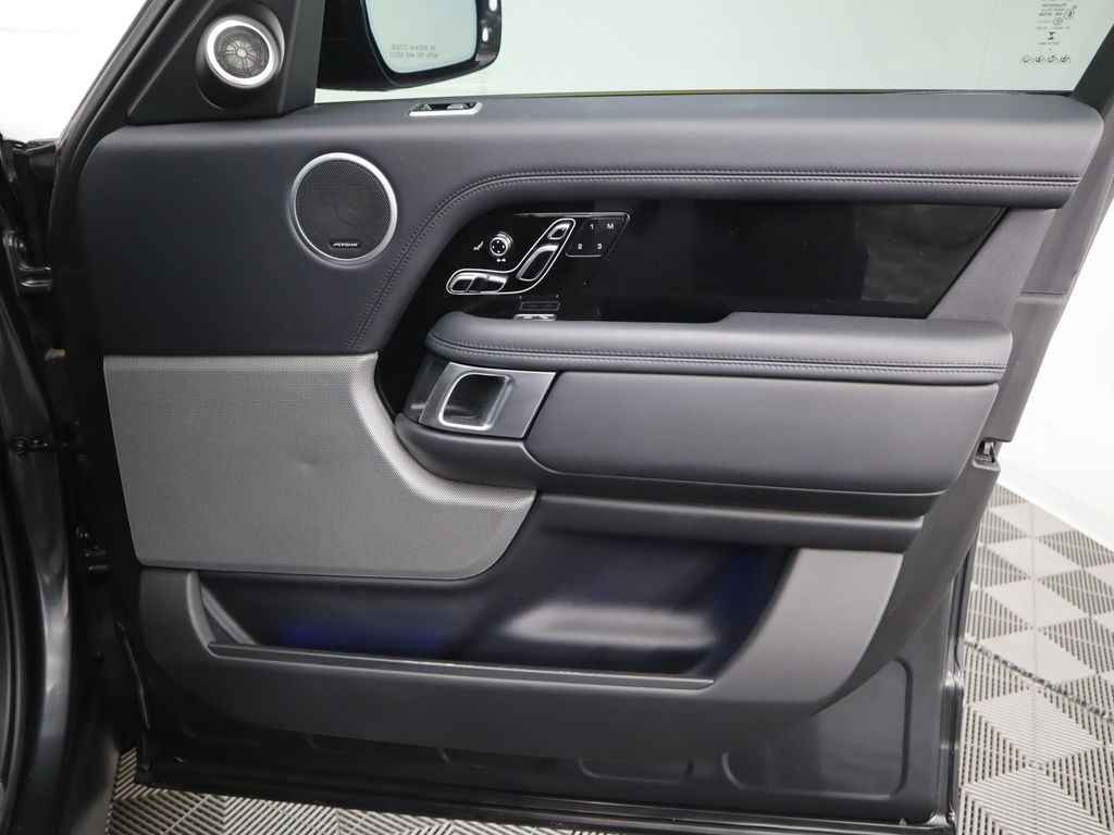 Thumbnail: 2018 Land Rover Range Rover - 25