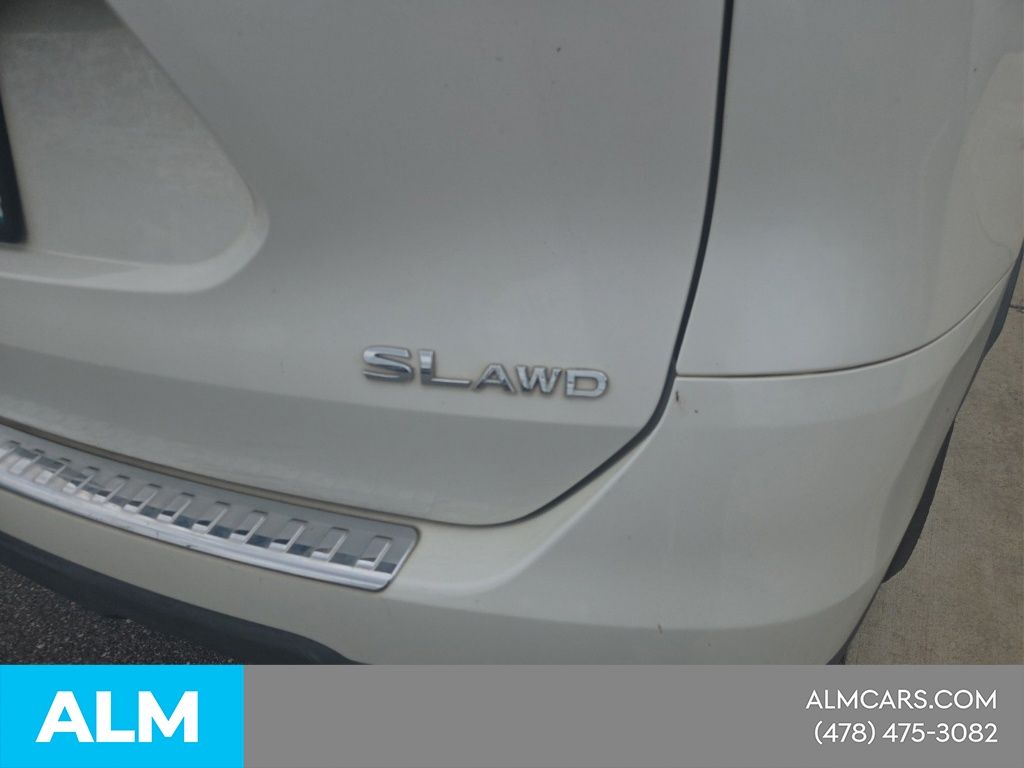 Used 2015 White Nissan SL image 5
