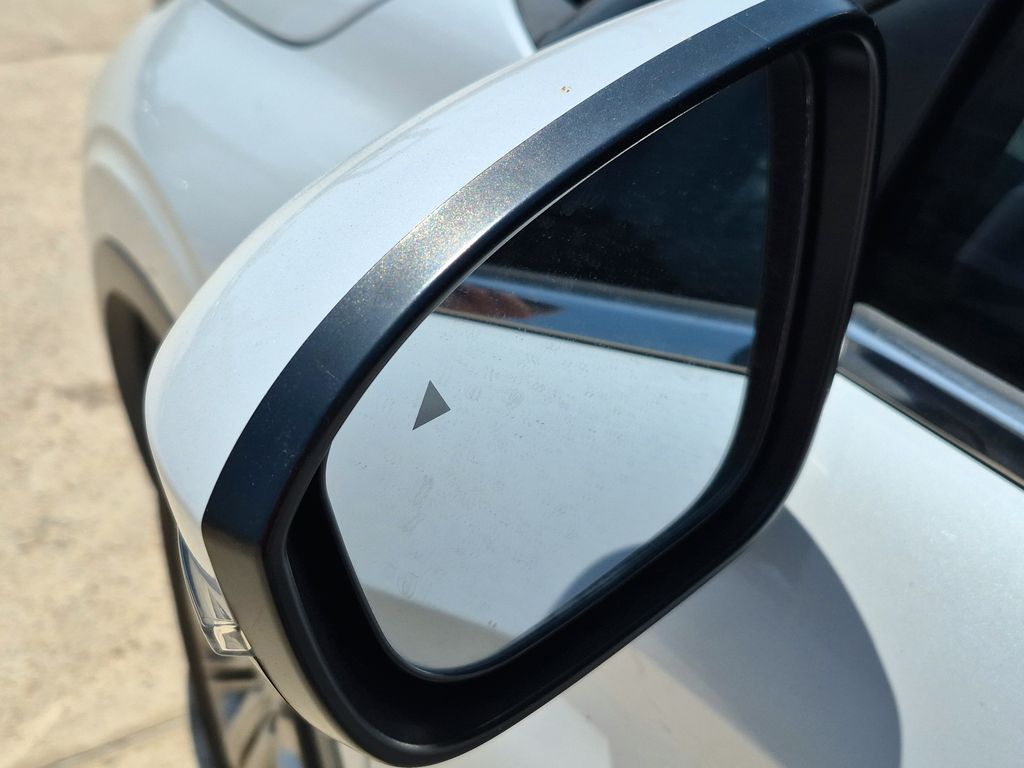 2023 Mitsubishi Outlander ES White at North Houston Mitsubishi