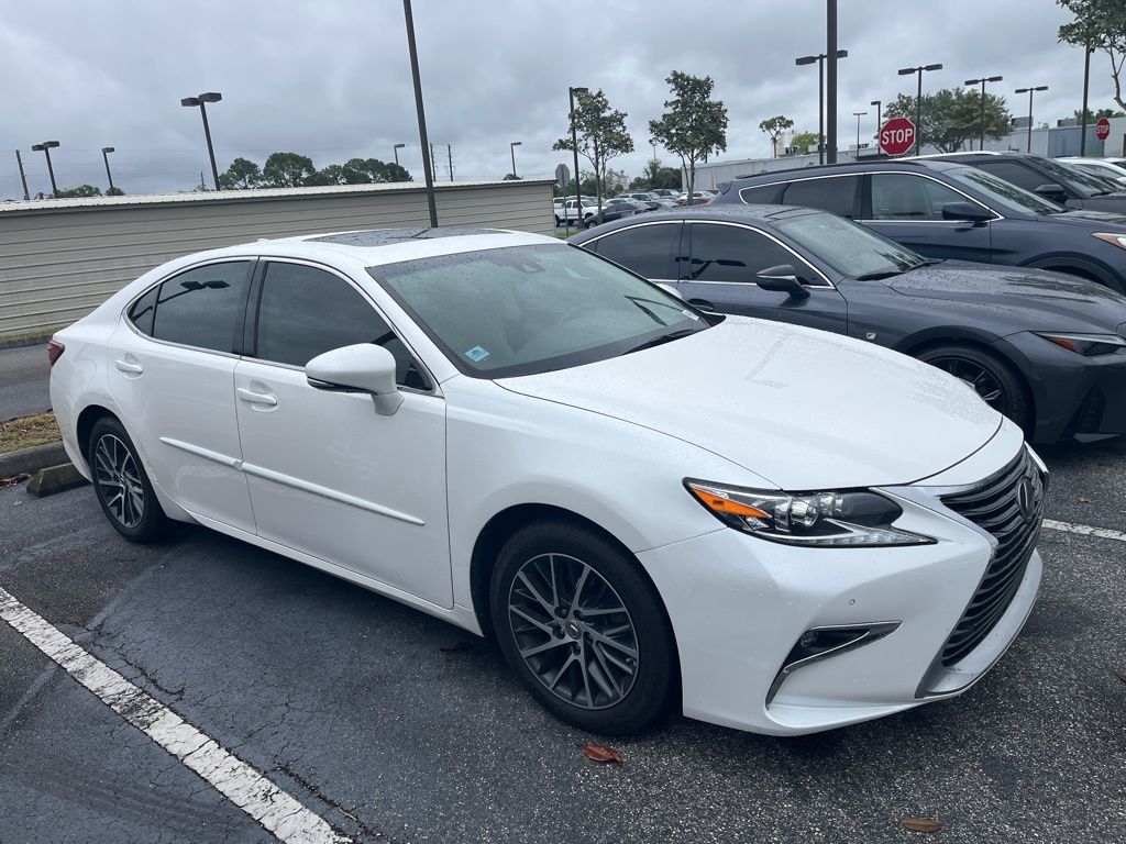 Thumbnail: 2018 Lexus ES - 15