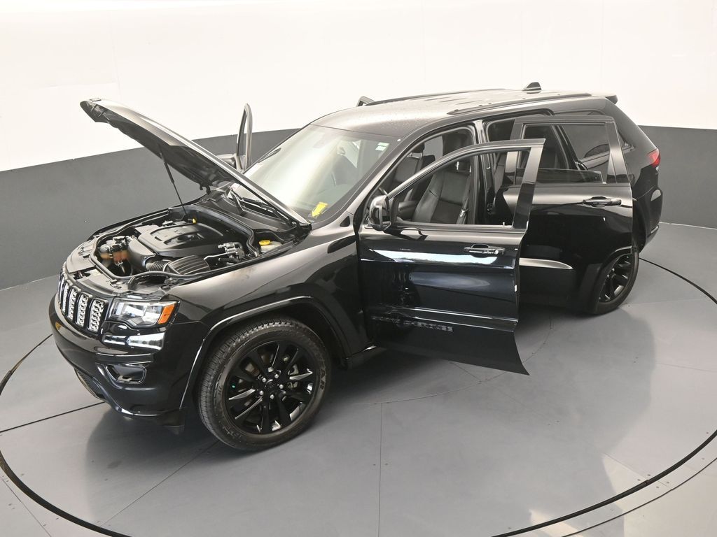 Used 2021 Diamond Black Crystal Pearlcoat Jeep Laredo X image 59