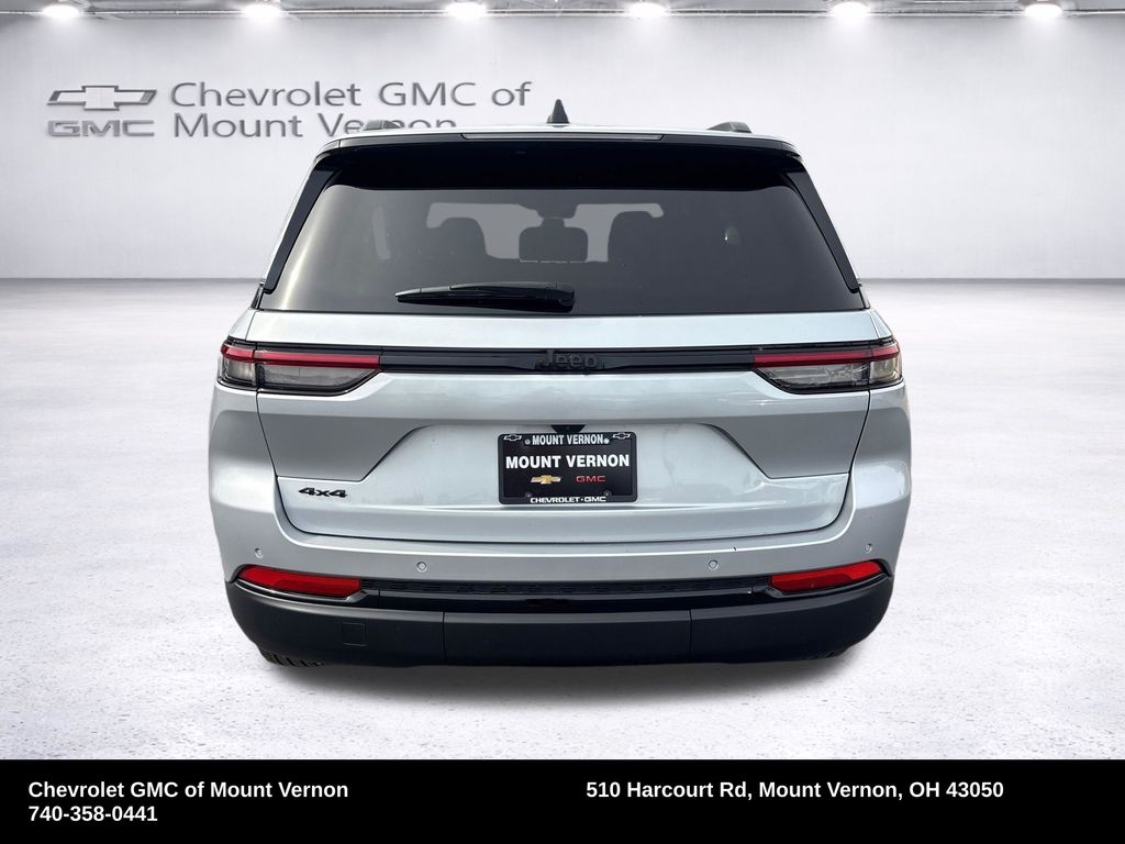 2025 Jeep Grand Cherokee Altitude - Image 4