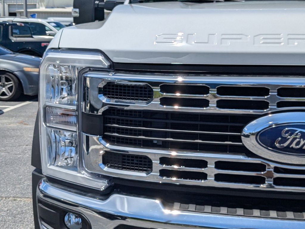 2025 Ford F-550 Super Duty 