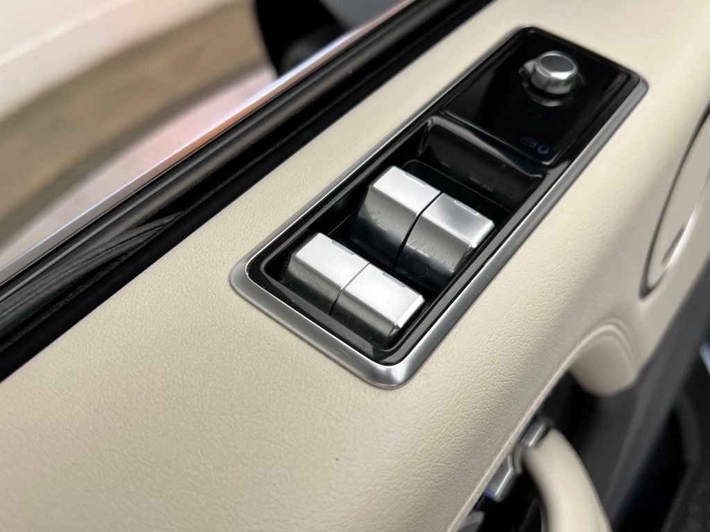 Thumbnail: 2021 Land Rover Range Rover - 29