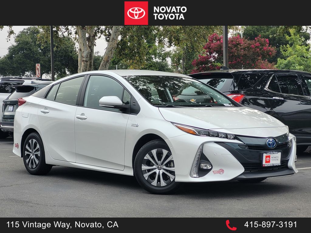 White (Wind Chill Pearl) 2022 Toyota Prius Prime Hatchback Front-Wheel Drive Continuously Variable Transmission