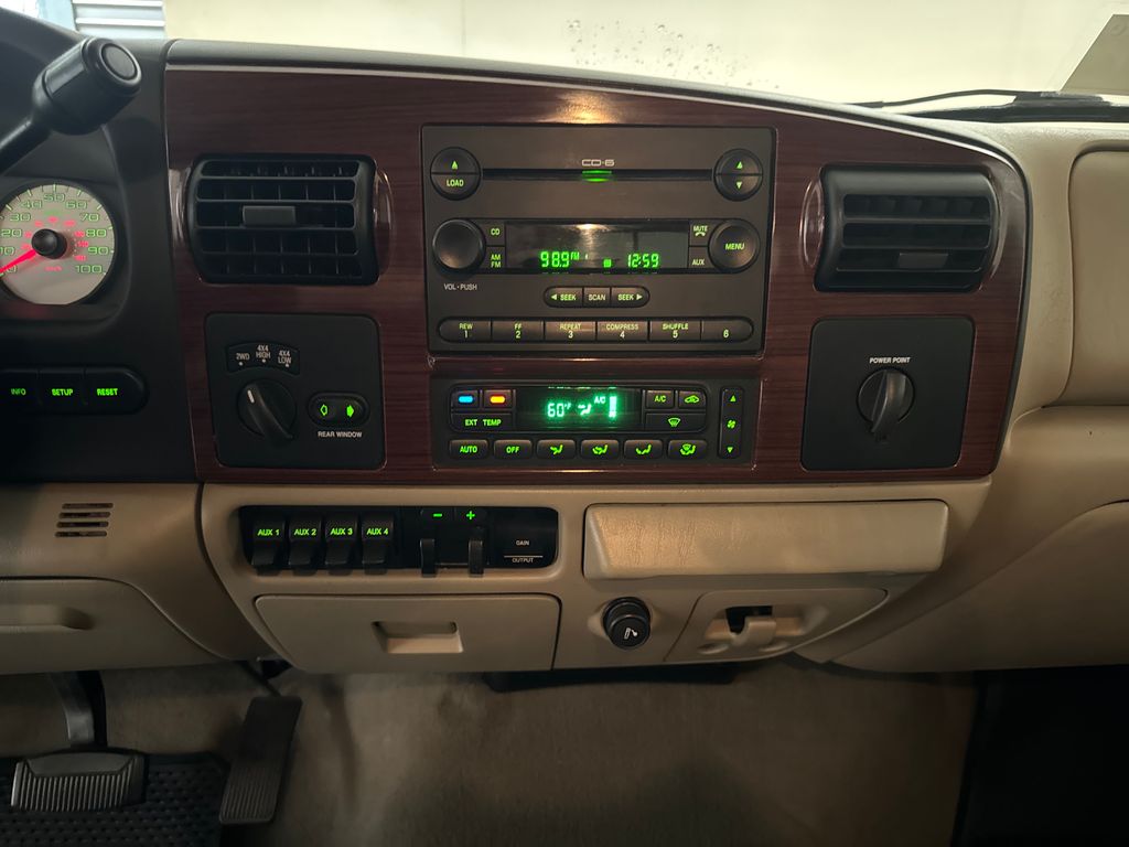 Used 2005  Ford Lariat image 23