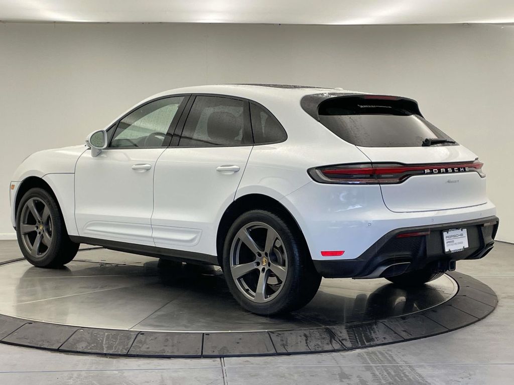 2025 Porsche Macan - 2