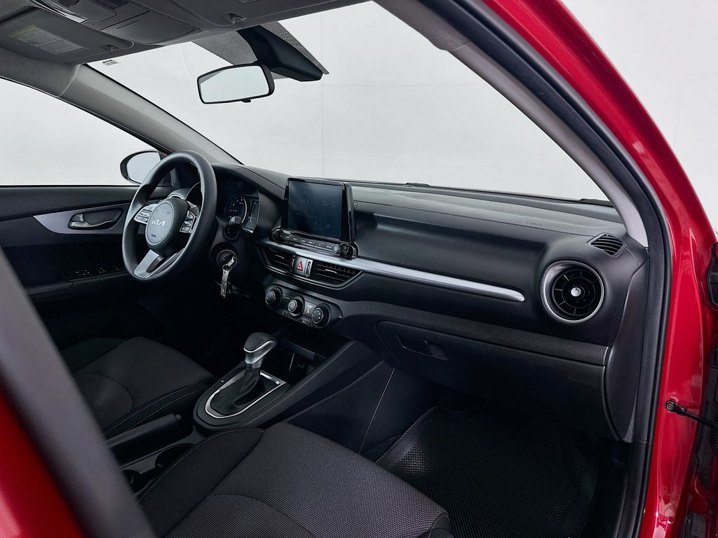 Thumbnail: 2022 Kia Forte - 27