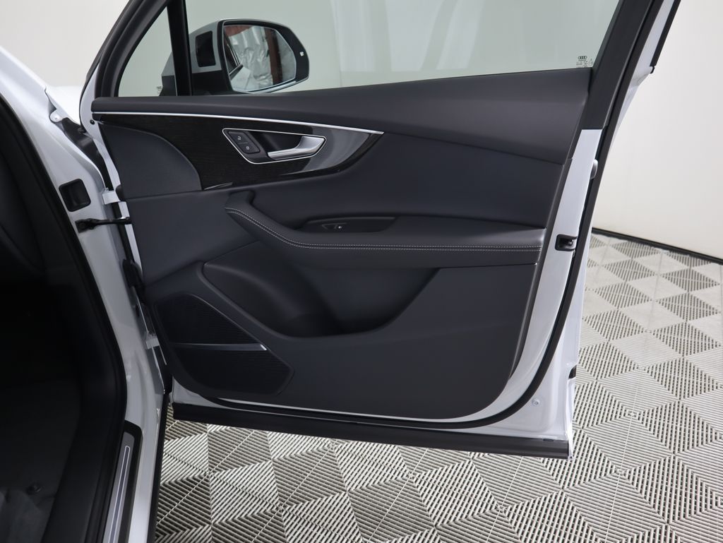 Thumbnail: 2026 Audi Q7 - 29