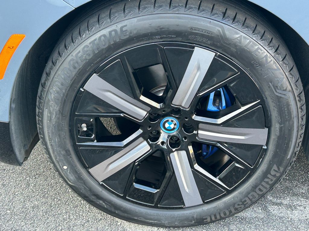 Thumbnail: 2023 BMW iX - 9