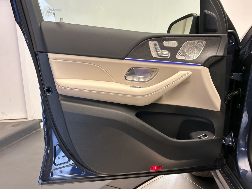 Thumbnail: 2026 Mercedes-Benz GLS - 11