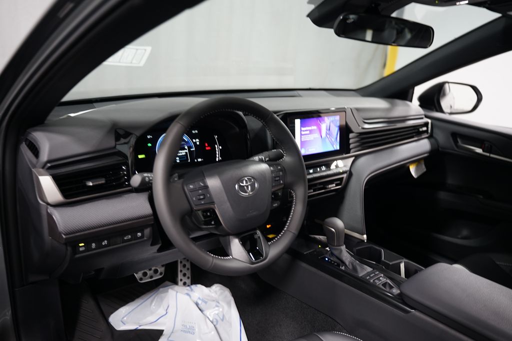 2025 Toyota Camry SE 11