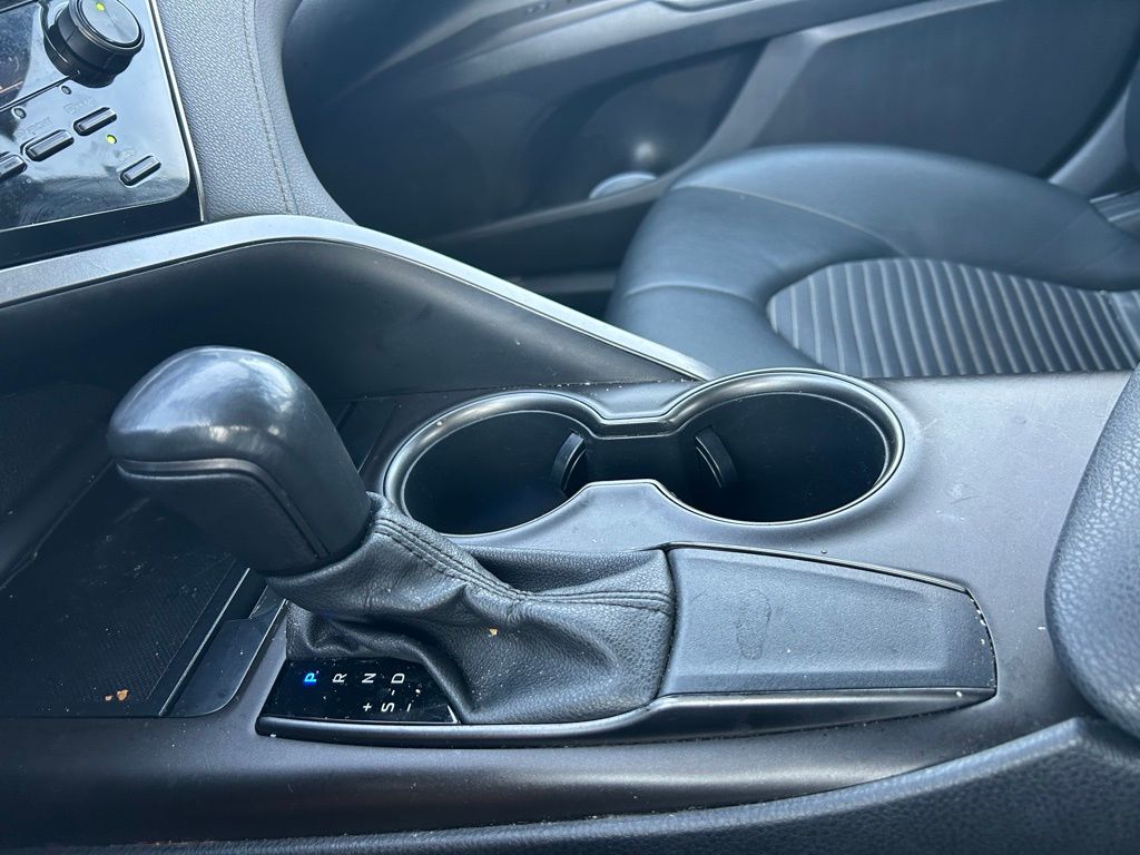 2021 Toyota Camry SE 21