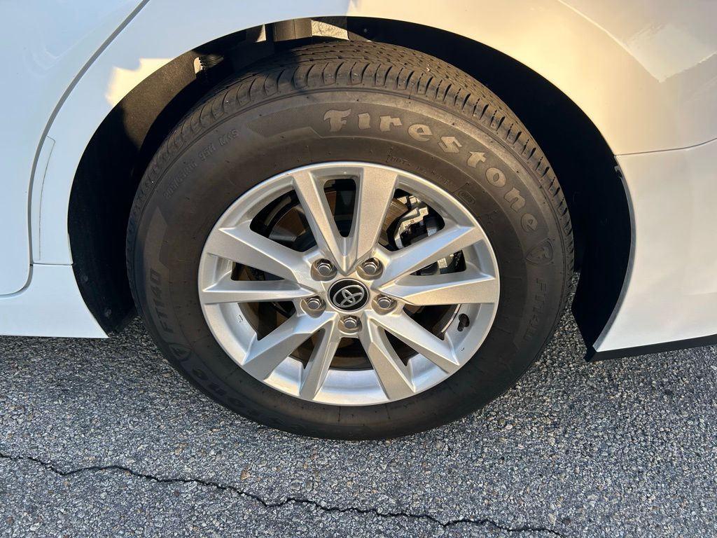 Thumbnail: 2025 Toyota Camry - 9