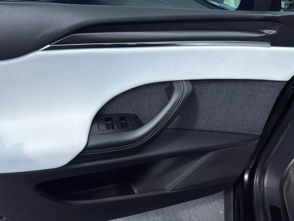 Used 2022 Black Tesla Plaid image 9