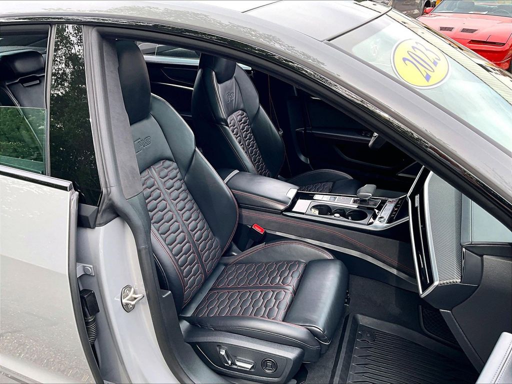 2023 Audi RS 7 — photo 11