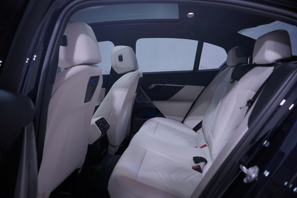 Thumbnail: 2024 BMW i5 - 9