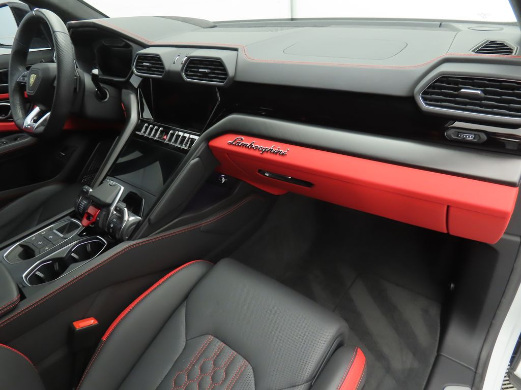 Thumbnail: 2023 Lamborghini Urus - 17