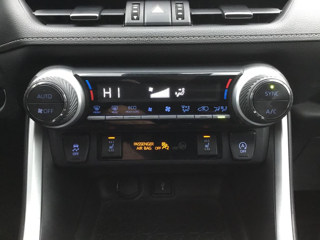 Thumbnail: 2020 Toyota RAV4 - 25