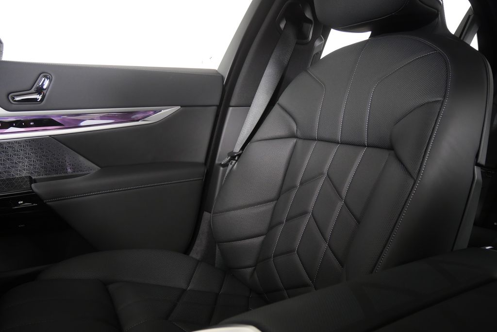 Thumbnail: 2026 BMW 7 Series - 23