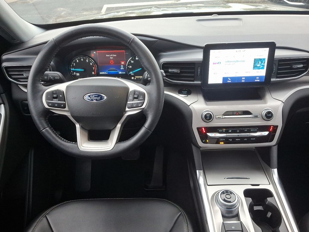 2023 Ford Explorer XLT 12