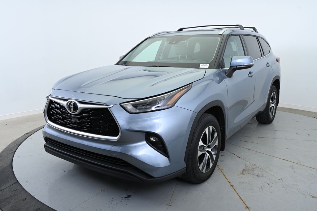 2022 Toyota Highlander XLE -
                Beachwood, OH