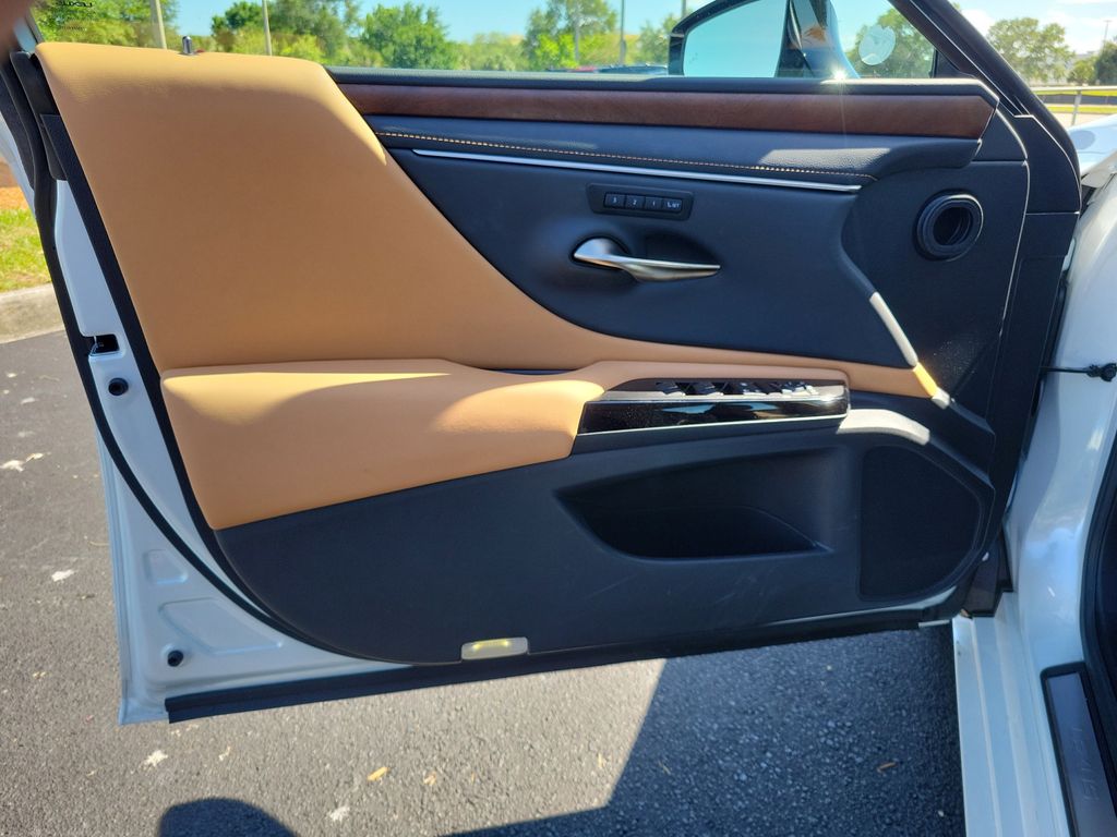 used 2025 Lexus ES car, priced at $42,500